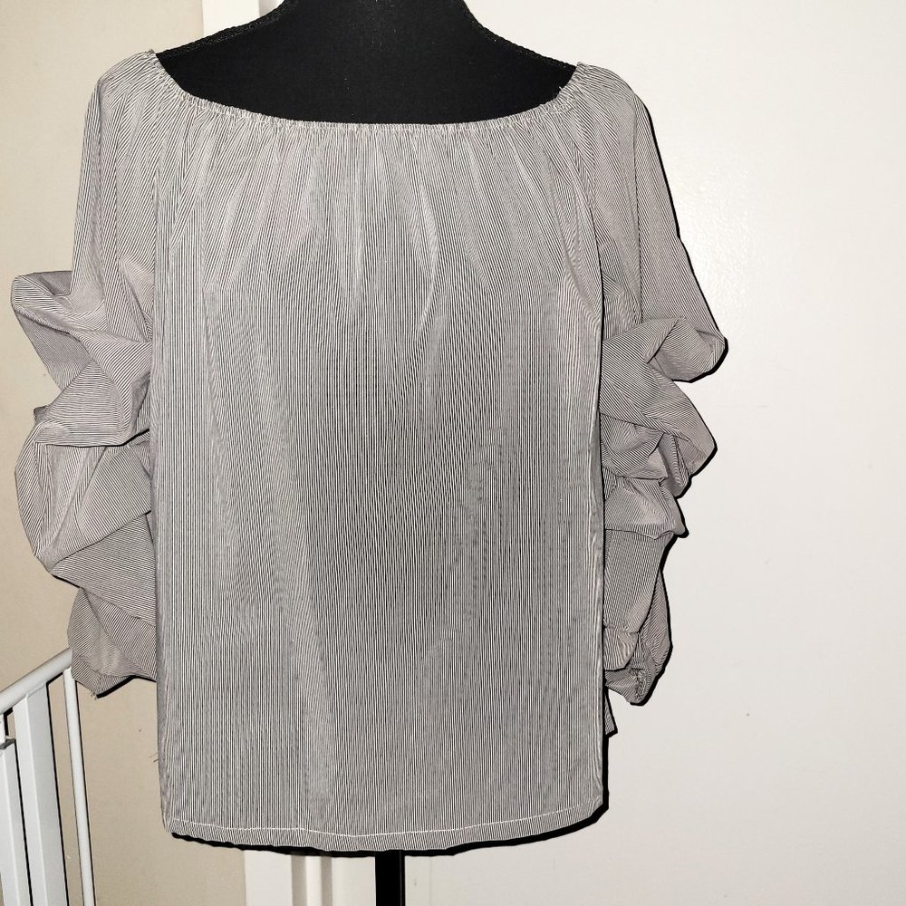 New Collection Pinstriped Top with Gathered Sleeves - M